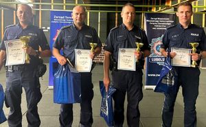 zwycięzcy na wspólnym zdjęciu