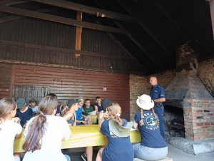 policjant podczas pogadanki