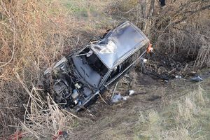 wrak uszkodzonego samochodu