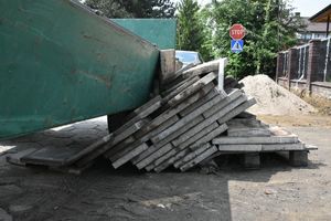 betonowe płyty przy przyczepie