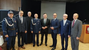 zdjęcie grupowe uczestników wraz z Komendantem Miejskim