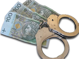 kajdanki oraz wyłożone banknoty