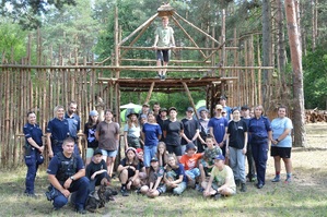 wspólne zdjęcie uczestników spotkania z policjantami