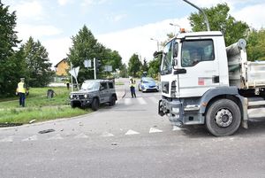 miejsce wypadku. Uszkodzone samochody