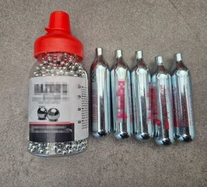 zabezpieczone kulki metalowe oraz naboje gazowe