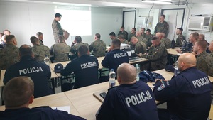 policjanci i żołnierze podczas szkolenia