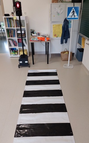 przygotowane przejście dla pieszych oraz sygnalizacja świetlna