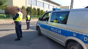 policjanci podczas zabezpieczenia trasy przejazdu