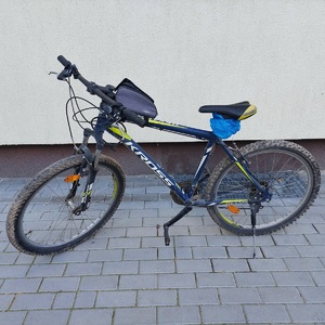 odzyskany rower koloru czarnego