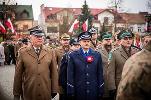 Komendant Miejski i przedstawiciele innych służ podczas obchodów
