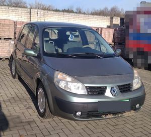 samochód, którym podróżował 50-latek stoi na parkingu