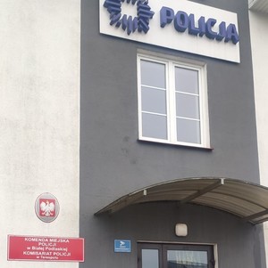 fragment budynku komisariatu z widocznym napisem Komisariat Policji w Terespolu