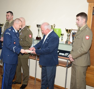 Komendant Miejski Policji w Białej Podlaskiej dzieli się opłatkiem