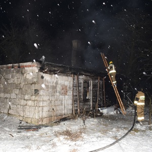 strażacy podczas akcji gaśniczej