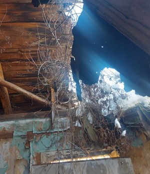 fragment domu w którym mieszkał mężczyzna