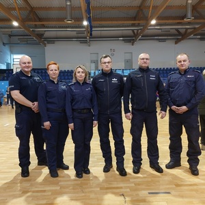 komendant i policjanci