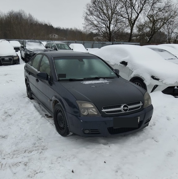samochód stoi na parkingu