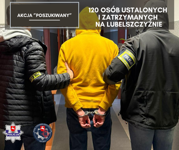 Policjanci prowadzą zatrzymanego mężczyznę