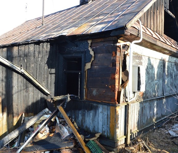 fragment spalonego domu