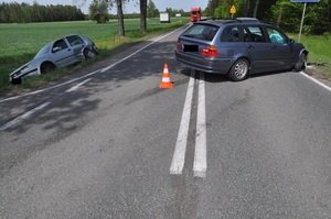 uszkodzone pojazdy poza drogą