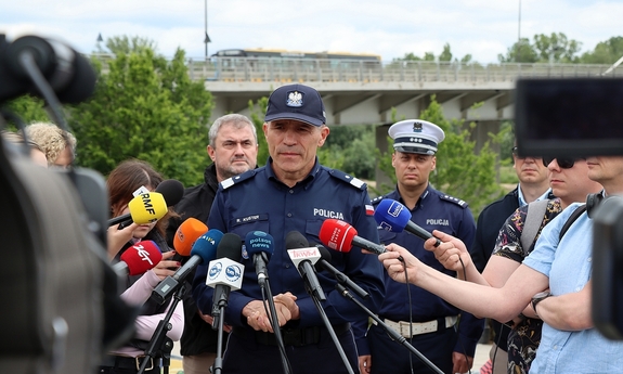 Zastępca Komendanta Głównego Policji podczas konferencji prasowej