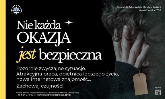 Plakat promujący Europejski Dzień Walki z Handlem Ludźmi. Przedstawia osobę zakrywającą twarz dłonią, na której widoczna jest metka sprzedażowa. Po drugiej stronie napis Nie każda OKAZJA jest bezpieczna