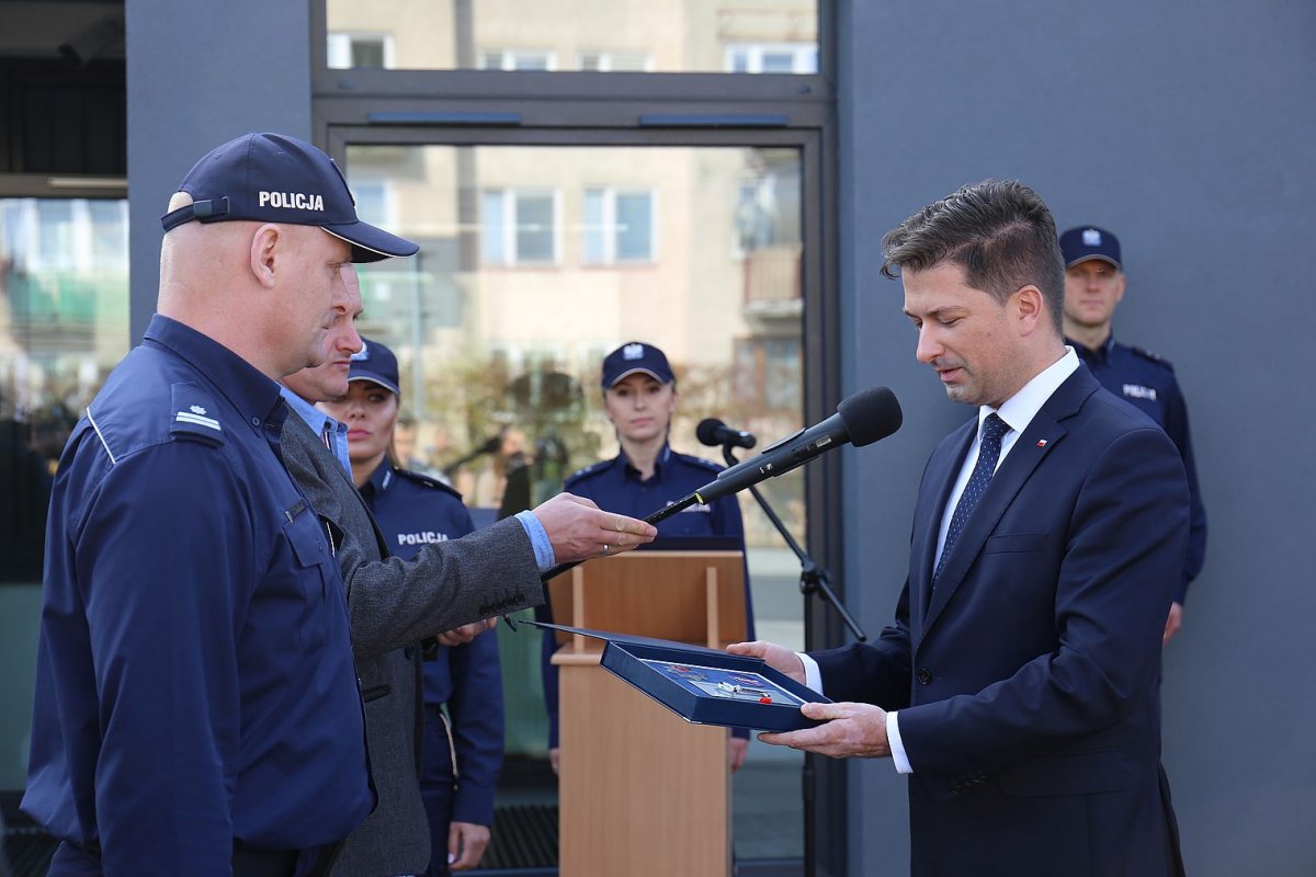 fot. przekazanie symbolicznego klucza przez ministra