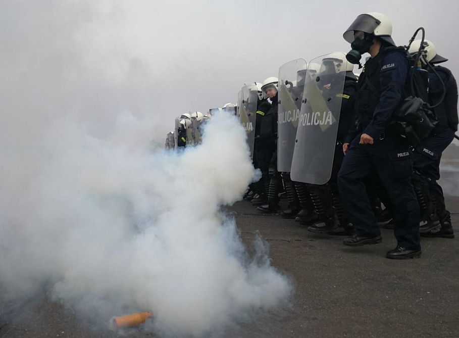 fot. policjanci podczas ćwiczeń