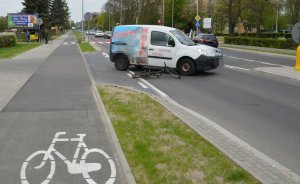 fot. zderzenie renault z rowerzystą