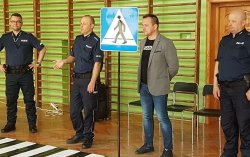 fot.: Dzielnicowi komisariatu w Terespolu wspólnie z WORD w Białej Podlaskiej w Zespole Szkół nr 1 w Terespolu.