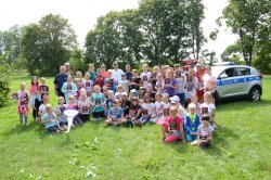 fot.: uczestnicy spotkania wraz z policjantami