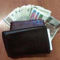 znaleziony portfel z pieniędzmi