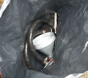 lejek z wężykiem leżący w worku