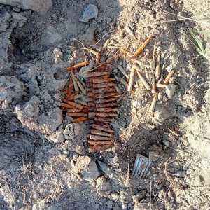 skorodowana amunicja na polu