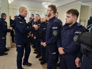 policjanci podczas spotkania