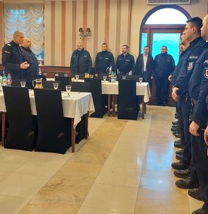 policjanci podczas spotkania