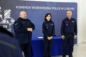 I Zastępca Komendanta Wojewódzkiego Policji w Lublinie inspektor Olgierd Oleksiak  z Panią Naczelnik Wydziału Prewencji Komendy Wojewódzkiej Policji w Lublinie nadkomisarz Dorotą Gil i podinspektor Michał Kot